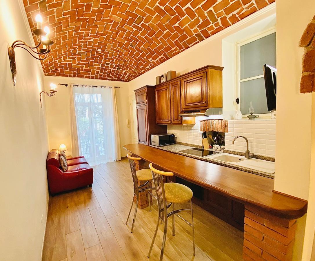 Exquisitely Renovated And Centrally Located Apartment With Free Parking Turin Exterior photo