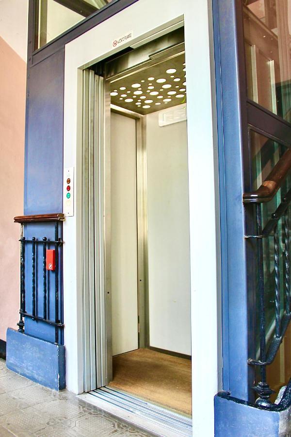 Exquisitely Renovated And Centrally Located Apartment With Free Parking Turin Exterior photo